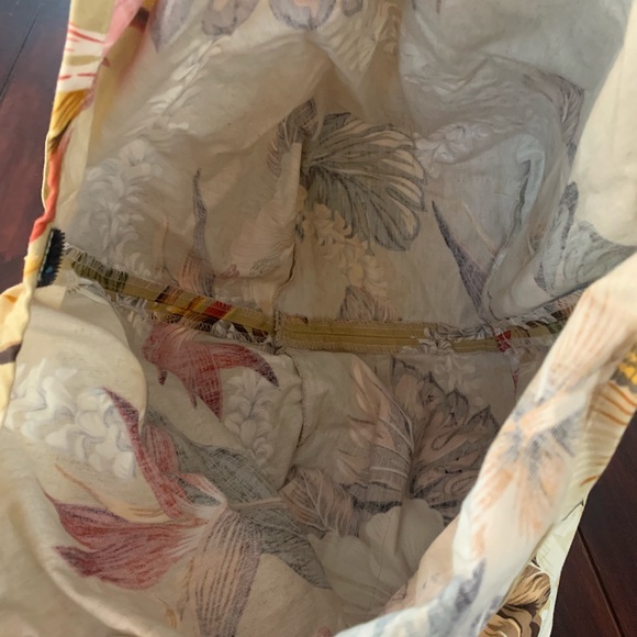 Hawaiian print tote bag with four outside pockets - Picture 5 of 6